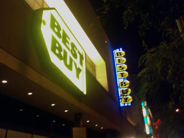 Live from the Metal Gear Solid 4 launch party images