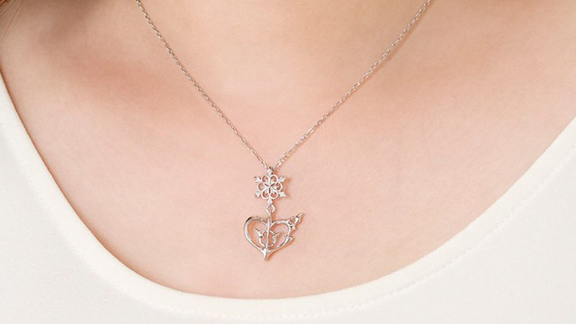 Disney Snow White Inspired Diamond Necklace 10K Rose Gold 1/5 CTTW |  Enchanted Disney Fine Jewelry – Jewelili