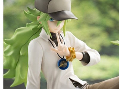 Pokemon Black and White N and Zorua Statue