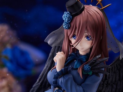 The Quintessential Quintuplets Miku Nakano Fallen Angel Figure Carries a Lantern