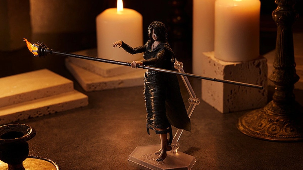 Demon's Souls Maiden in Black Figma Figure Can Stand or Sit Beside You