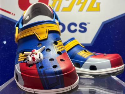 Mobile Suit Gundam Crocs Appear at Anime Expo