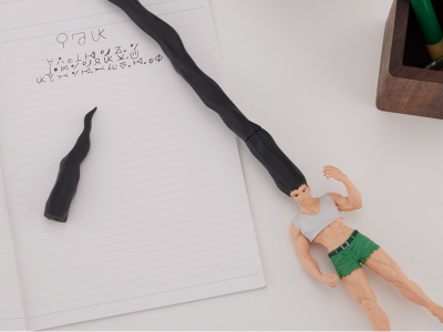 gon-san hunter x hunter pen figure