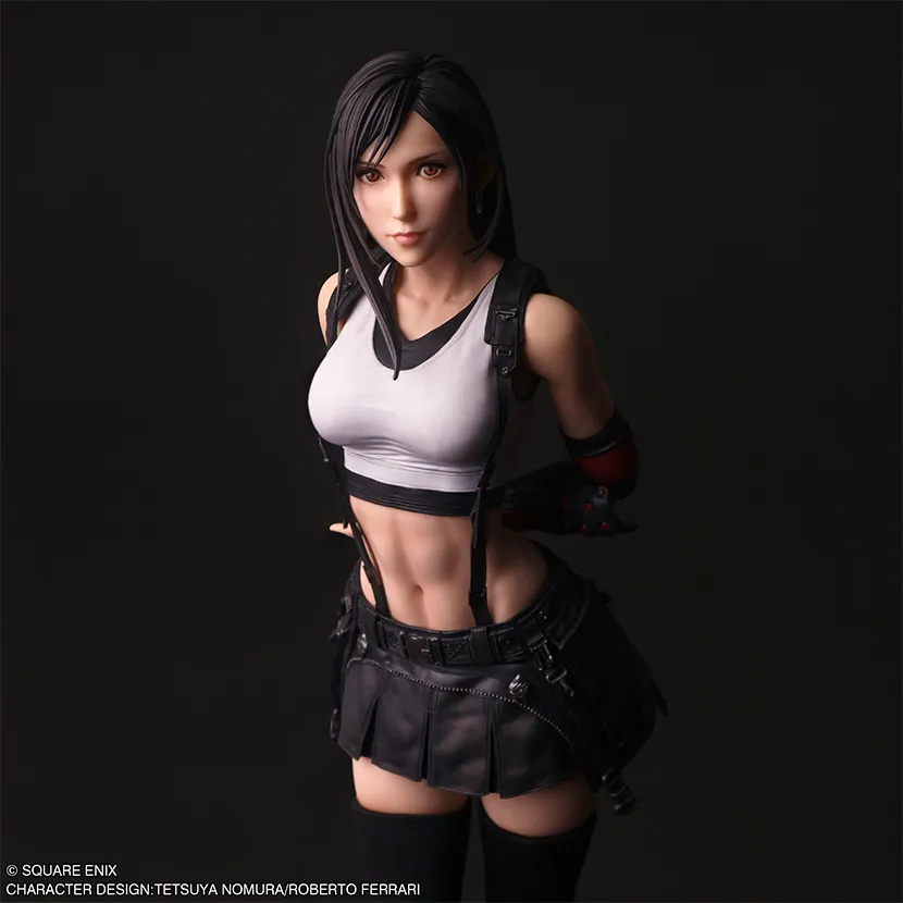 Final Fantasy VII FFVII Rebirth Tifa Lockhart Play Arts Shin figure - close-up 2 - hands on back