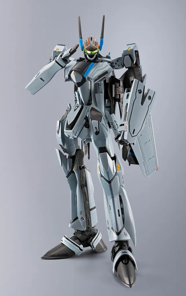 Macross Frontier VF-25 Messiah - Top Gun Maverick crossover DX Chogokin figure - Battroid mode salute