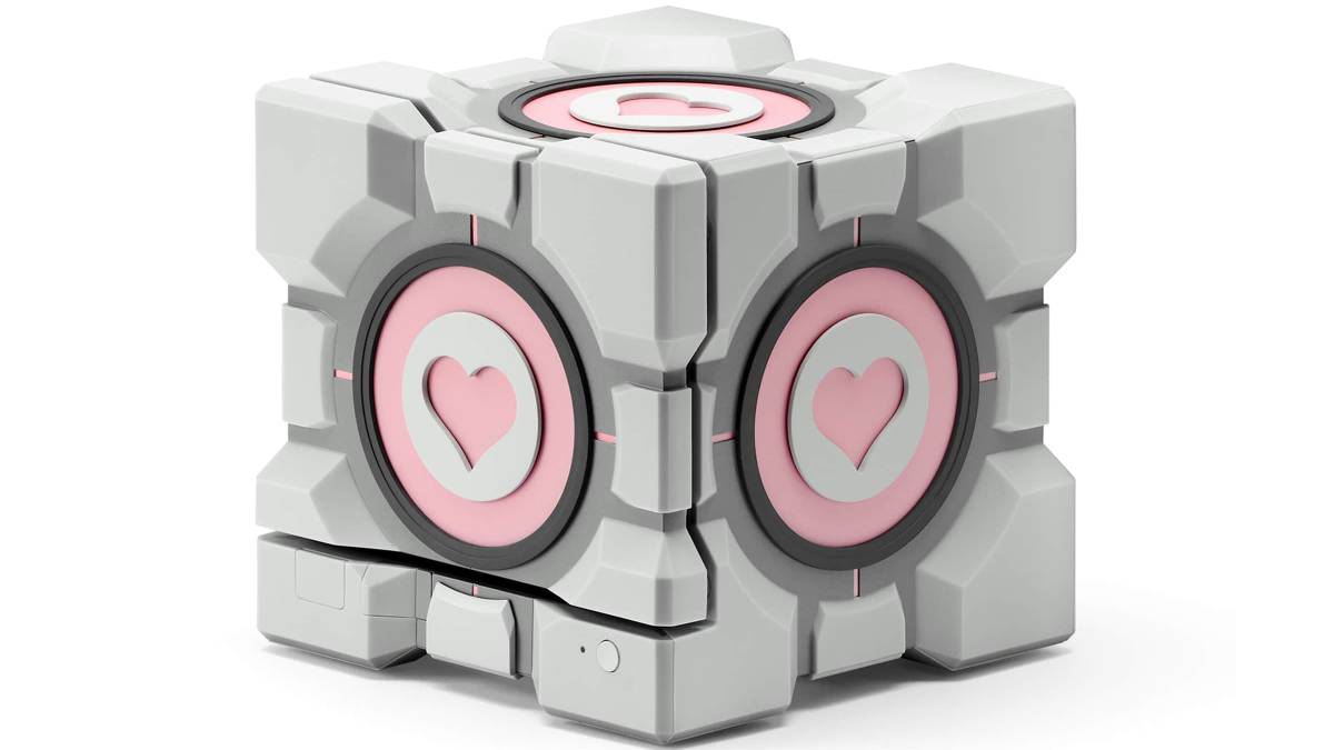 Steam Machine Companion Cube PC Case Cover Appears