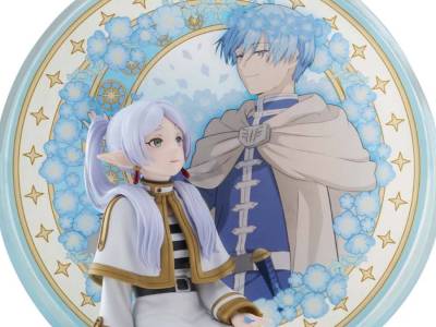 Frieren Stares at Himmel in Second Glasscape Figure