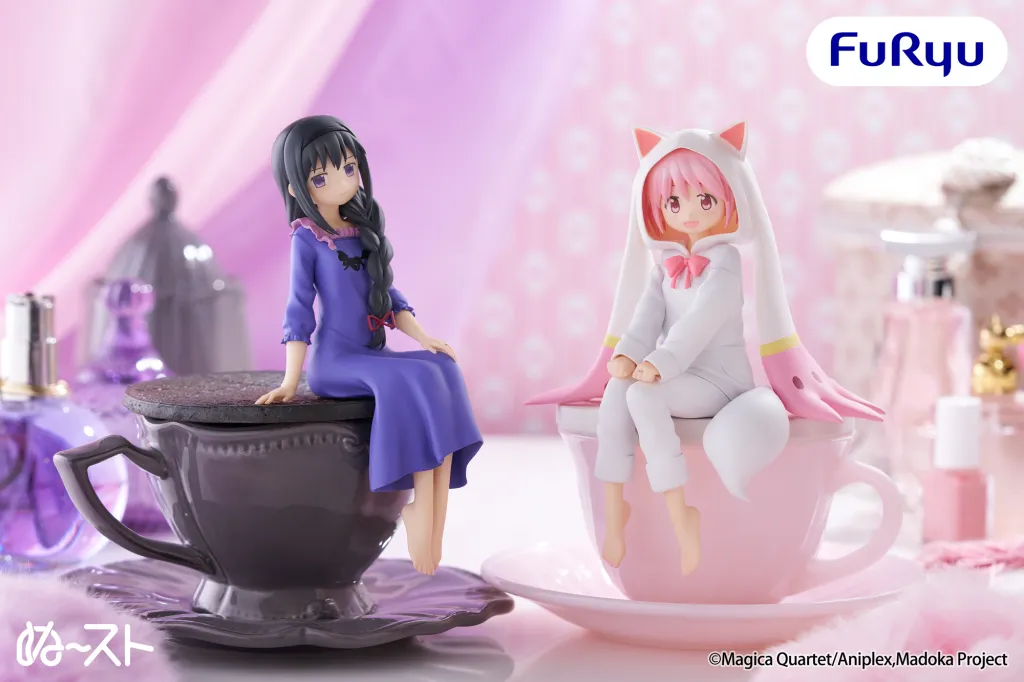 A Puella Magi Madoka Magica noodle stopper figure of Madoka Kaname features her wearing Kyubey kigurumi pajamas.