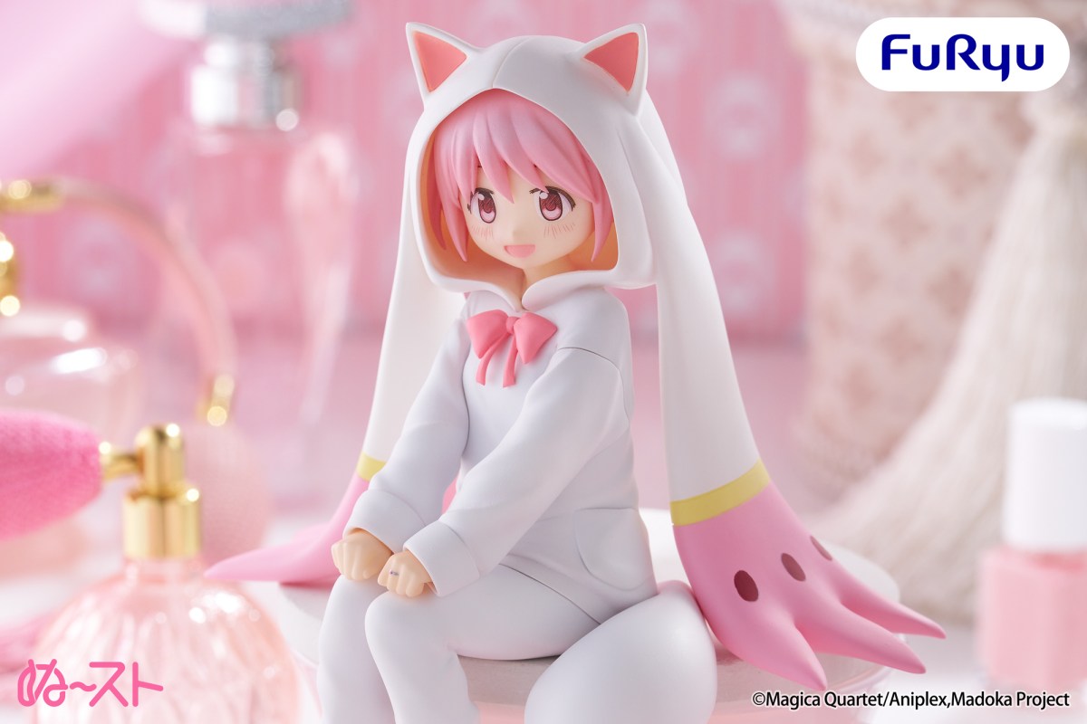 A Puella Magi Madoka Magica noodle stopper figure of Madoka Kaname features her wearing Kyubey kigurumi pajamas.