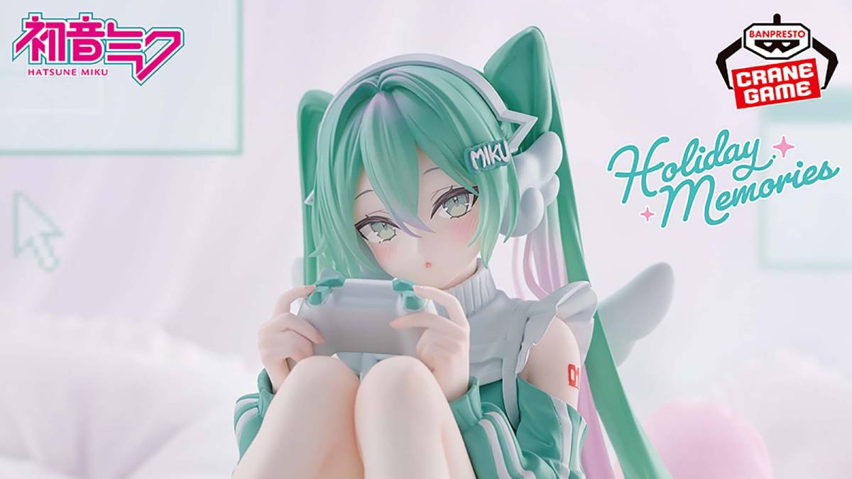 Holiday Memories Hatsune Miku Figure Is a Gamer