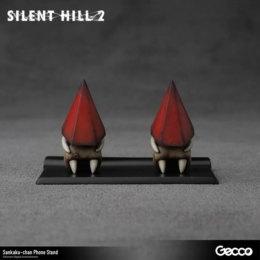 The next Gecco Silent Hill 2 merchandise will be a Sankaku-chan phone stand with two tiny red Pyramid Head figures. 