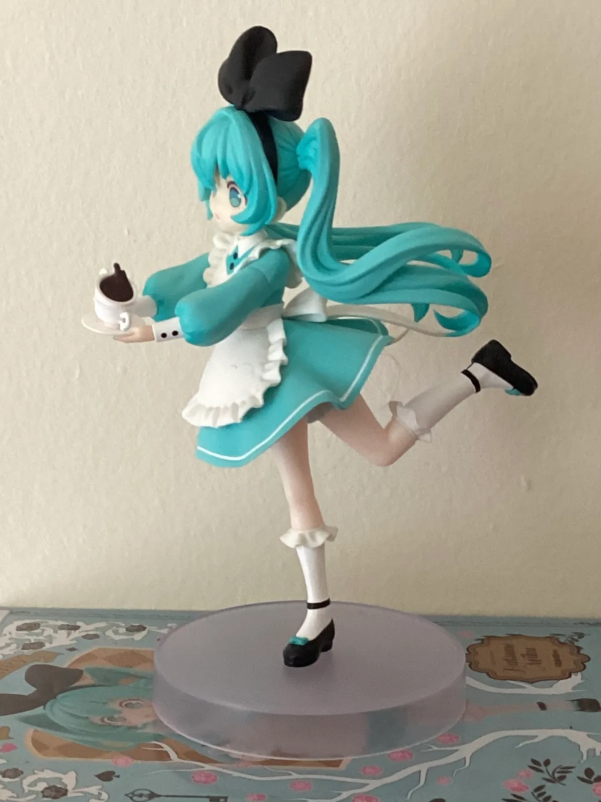 The Hatsune Miku Desktop Fairy Wonderland figure is fun because of the hurried element of her dynamic pose and Alice in Wonderland design.