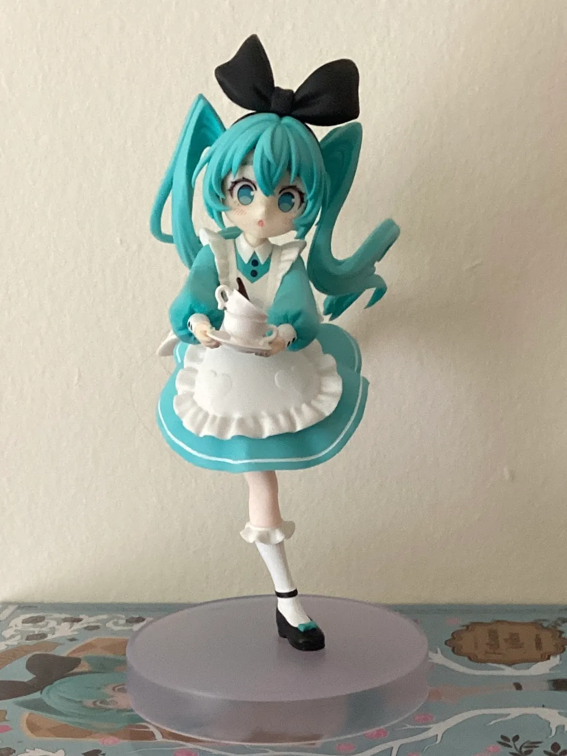 The Hatsune Miku Desktop Fairy Wonderland figure is fun because of the hurried element of her dynamic pose and Alice in Wonderland design.