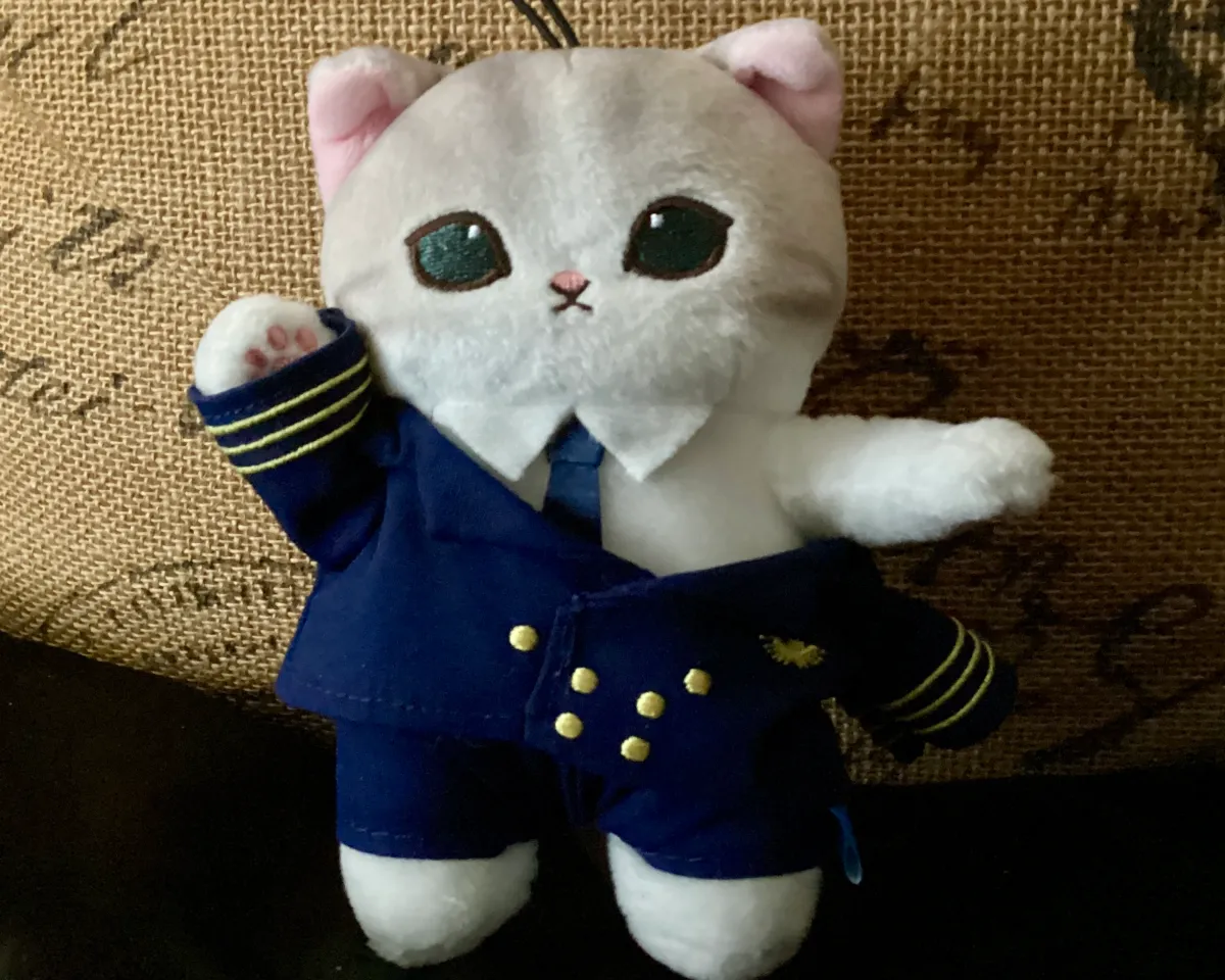 If you can get them during an international flight the Mofusand ANA Original Flight Cat Mascots do seem like a fun plush duo flight attendant pilot