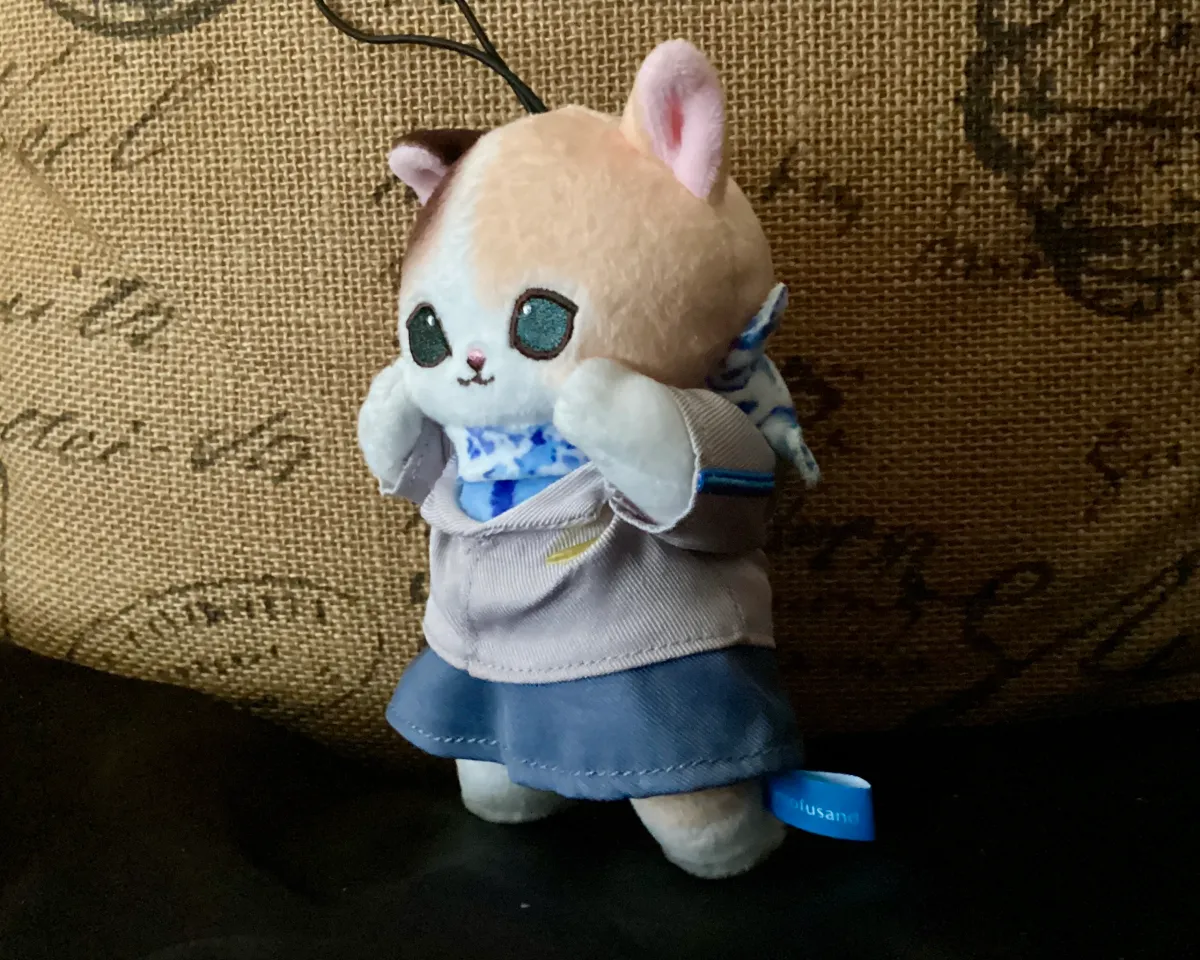 If you can get them during an international flight the Mofusand ANA Original Flight Cat Mascots do seem like a fun plush duo flight attendant pilot